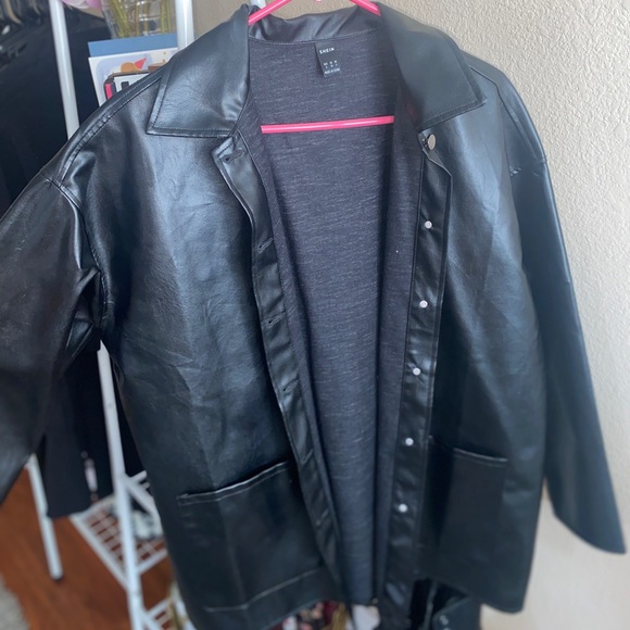 Oversized lightweight black pleather coat - Picture 3 of 4